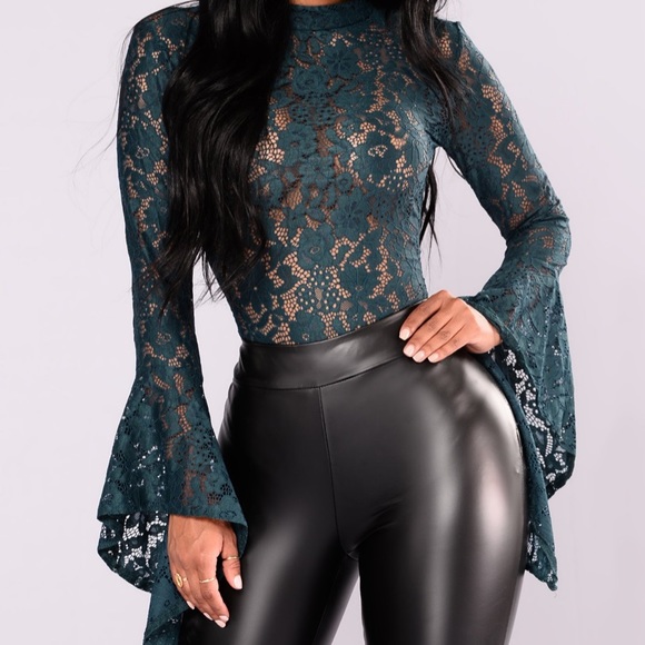 💐HOST PICK💐❗️BRAND NEW NEVER WORN❗️Lace Bodysuit - Picture 1 of 5